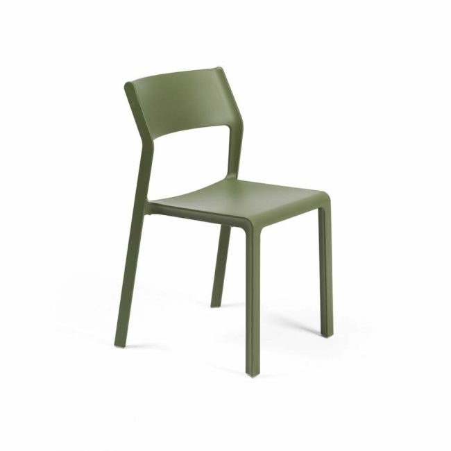 silla TRILL Bistrot Agave de lineas simples, patas redondas y respaldo ligeramente curvado y asiento cuadrado de cantos biselados. No tiene reposabrazos.