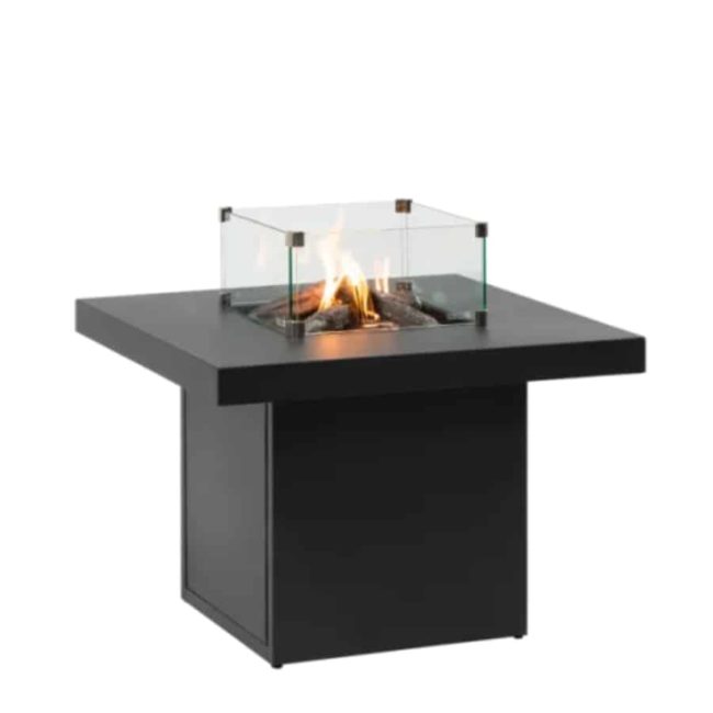 Mesa de fuego Cosibrixx 90 encendida y con cristal sobre fondo blanco