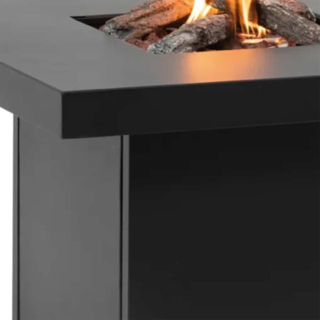 Detalle de la Mesa de fuego Cosibrixx 90 encendida y sin cristal sobre fondo blanco