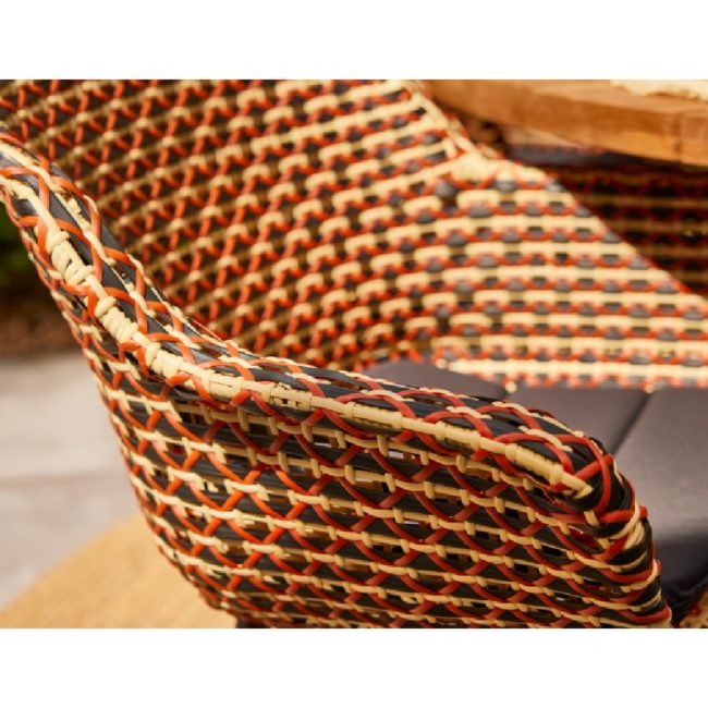 Delphine Coral silla comedor detalle del trenzado y los colores