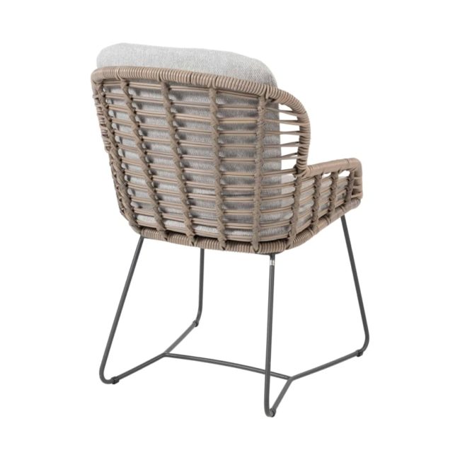 LUGANO dining chair, rear view on white background. You can see the thin tubular structure of the legs that are joined at the anthracite-colored base, the braiding of hularo wicker twisted around the structure and giving shape to this spectacular chair. In addition to appreciating the amplitude of its cushions, both seat and backrest in light gray.