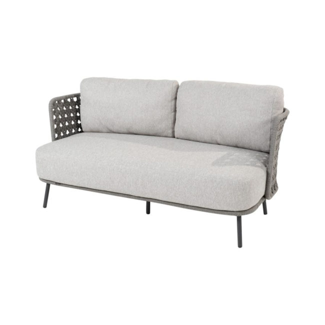 Sofá Palacio vista oblicua, sofá de 2.5 plazas cojines gris claro y cuerdas en gris (plata) más oscuro