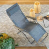 Alfombra MARSANNE 240x320cm Gris - Lafuma se ven ambos acabados gris y beige superpuestas y con una silla EVOLUTION encima