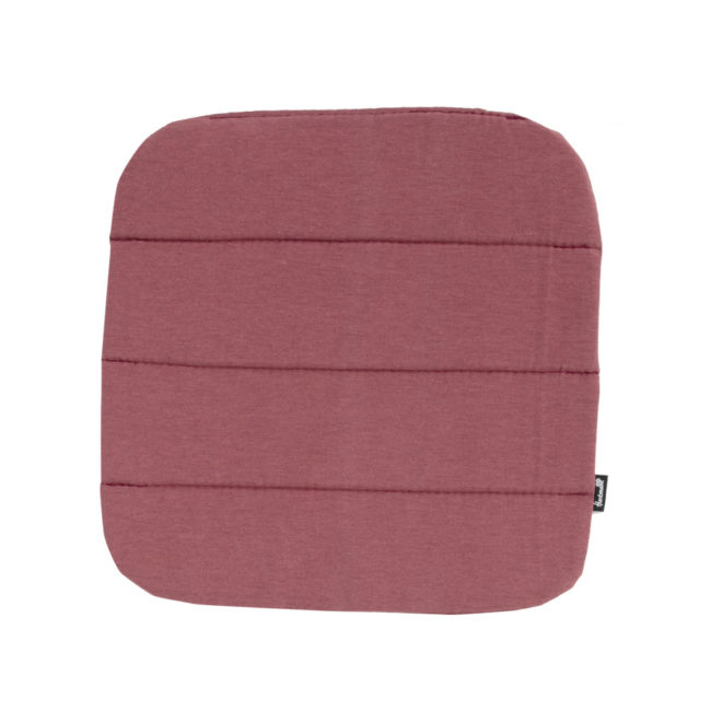 Delphine Cushion Cuba Viva Magenta, 'Viva Magenta' is located between red, pink and purple, a strong color with a lot of personality that is very easy to combine, since any color within that spectrum and its complements work together perfectly and with earth tones, also trending this summer 2023 On a white background