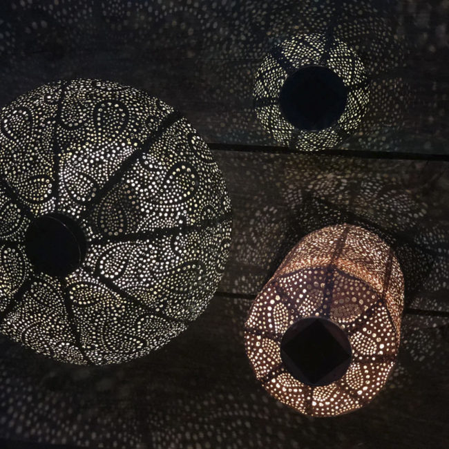 Conjunto de lámparas solares de xterior OVAL, Ø20 y cylinder vistas desde arriba y apoyadas en el suelo.
