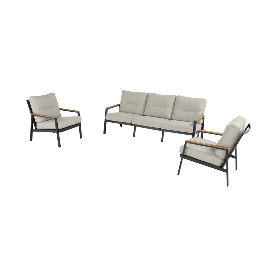 Conjunto jardín LINO de Hartman® Sofá 3 plazas y 2 sillones a ambos lados con estructura de aluminio en antracita, cojines en beige y reposabrazos de teca. Vista oblicua sobre fondo blanco.