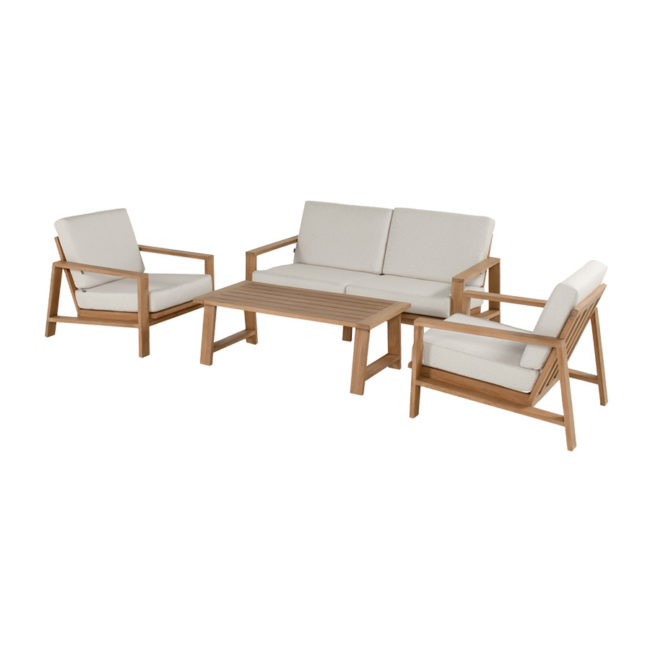 Conjunto jardín MYKONOS de Hartman® Sofá de 2,5 plazas y dos sillones con la mesa de centro en medio. Estructuras de teca natural y cojines para exterior en beige.