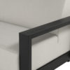 Rinconera RIVAS de Hartman® Una rinconera modular que se adapta al espacio del que dispongas. De aluminio, textiles Sunbrella para todos los climas y cojines de secado rápido. Detalle del reposabrazos.
