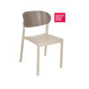 Silla Bake Sand Taupe de Ezpeleta Encuéntrala en De Tropen tu especialista en muebles de exterior. La silla con estructura en Sand, un blanco roto o beige y el respaldo en taupe, un marrón topo. Vista frontal oblicua.