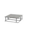 Mesa Centro Montigo de 4SO Hecha de aluminio pintado en carbón mate y tablero de piedra pulverizada en diversos tonos de gris. Encuéntrala en De Tropen al mejor precio. Compra online segura y envío rápido.