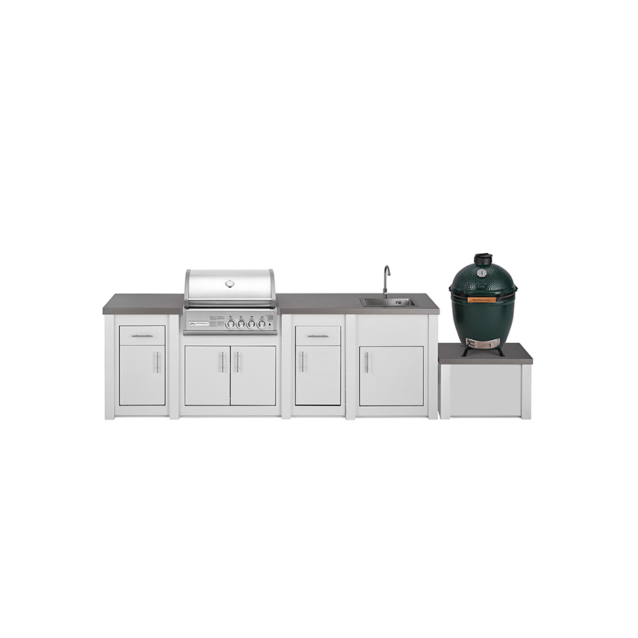 Módulo Kamado para cocina de exterior blanca de aluminio de GrandPro. Foto frontal de la cocina con el Módulo kamado a la derecha, después el fregadero junto al módulo de almacenaje que comparten encimera. El siguiente es el módulo de barbacoa Crossray y otro módulo de almacenaje. Consúltanos presupuesto para la configuración de tu cocina de exterior ideal, encuéntrala en De Tropen al mejor precio.