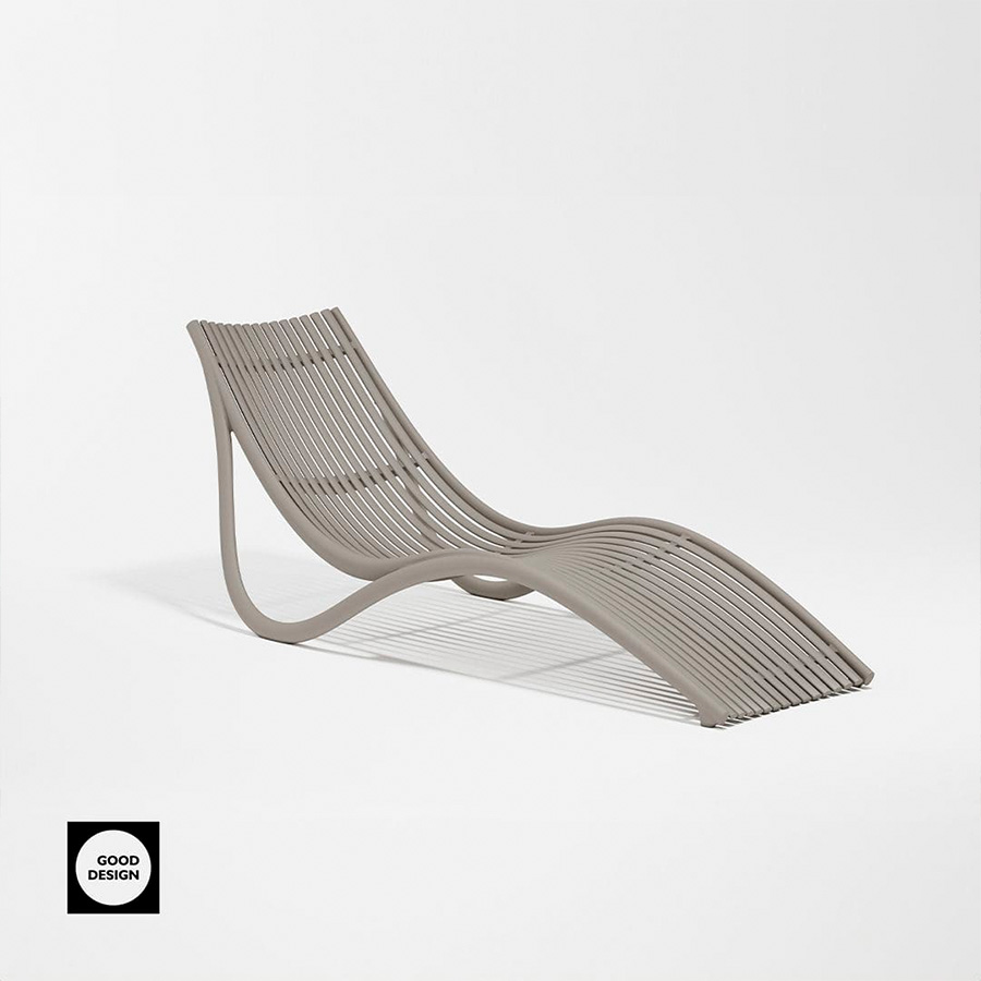 Ibiza Tortora sun lounger by Vondom. Designed by Eugeni Quitllet. Find it at De Tropen, the largest garden furniture store.