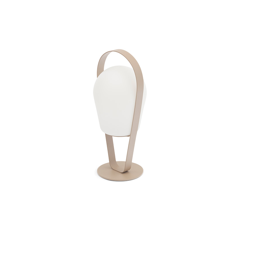 Bob L Highloop Sand or Latte de Pebl lamp. Find it at the largest outdoor furniture, terrace and garden store: De Tropen – and at the best price!