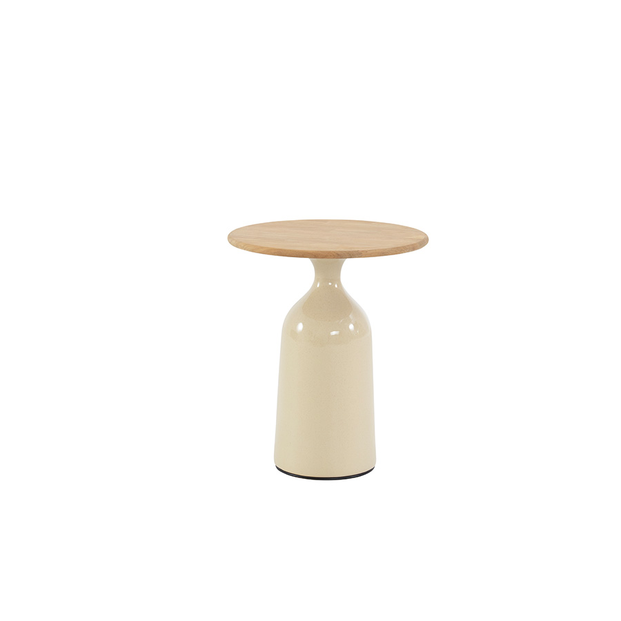 Mesa auxiliar June Crema de 4 Seasons Outdoor. Encuéntralo en la mayor tienda de muebles de exterior, terraza y jardín: De Tropen ¡y al mejor precio!