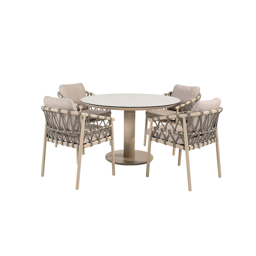 Sarah Piacenza dining set for your patio or garden by Taste 4 Seasons Outdoor. Find it at the largest outdoor furniture store: De Tropen, and at the best price!