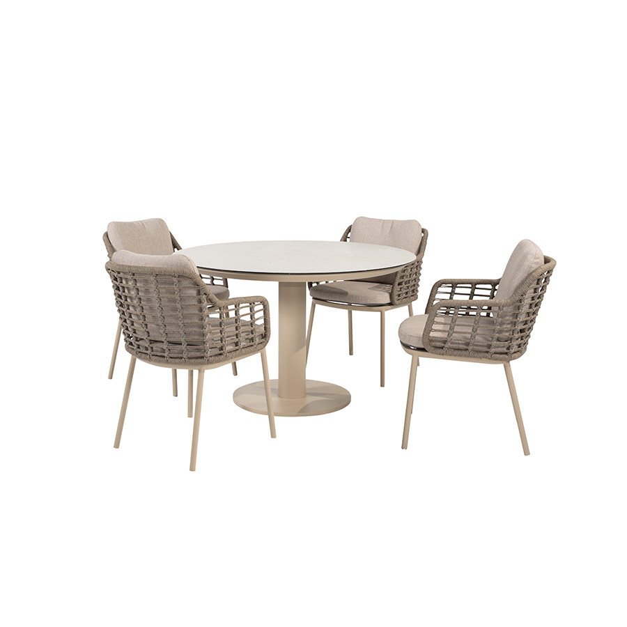 Sarah Puglia garden dining set for your patio or outdoor space by Taste 4 Seasons Outdoor. Find it at De Tropen, the largest outdoor furniture store for patios and gardens, and at the best price!