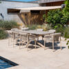 Comedor exterior Prado Barrel Allora para terraza o jardín de 4 Seasons Outdoor Encuéntralo en la mayor tienda de muebles de exterior, terraza y jardín: De Tropen ¡y al mejor precio!