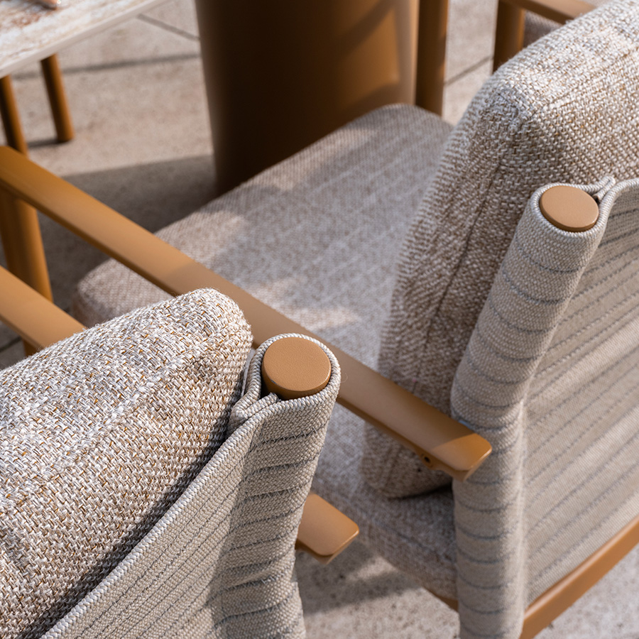 Colorado Safina outdoor dining set by 4 Seasons Outdoor. Find it at De Tropen, the largest outdoor furniture, patio, and garden store, and at the best price!
