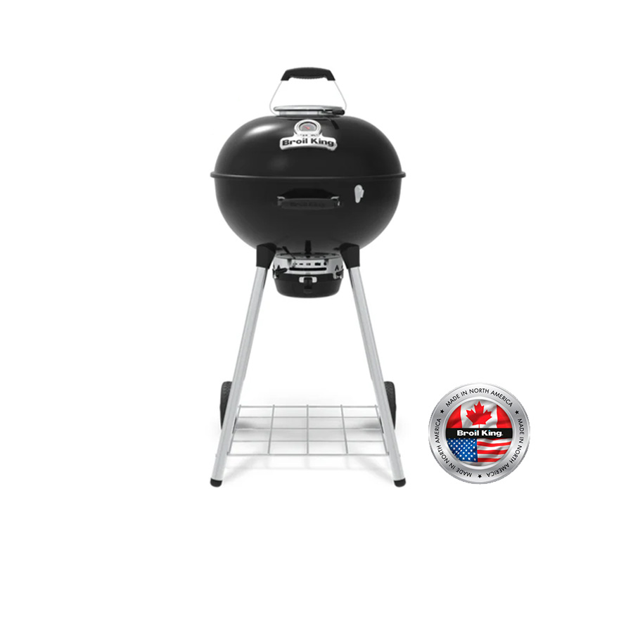 Barbacoa carbón Crown 57 de Broil King, foto de producto sobre fondo blanco. Amplía tus horizontes con De Tropen®, ven a descubrir las posibilidades de esta potente barbacoa. En la mayor tienda de muebles de jardín de la Costa del Sol, Málaga y Granada.