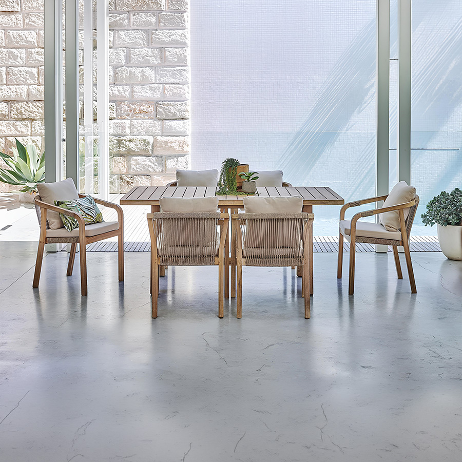 Ravona garden dining table by GardenLine, lifestyle photo of the table with 6 Ravona chairs, front view, situated indoors right by the passage to the terrace. Expand your outdoor living with De Tropen®, come and discover the largest garden furniture shop on the Costa del Sol, Málaga and Granada.