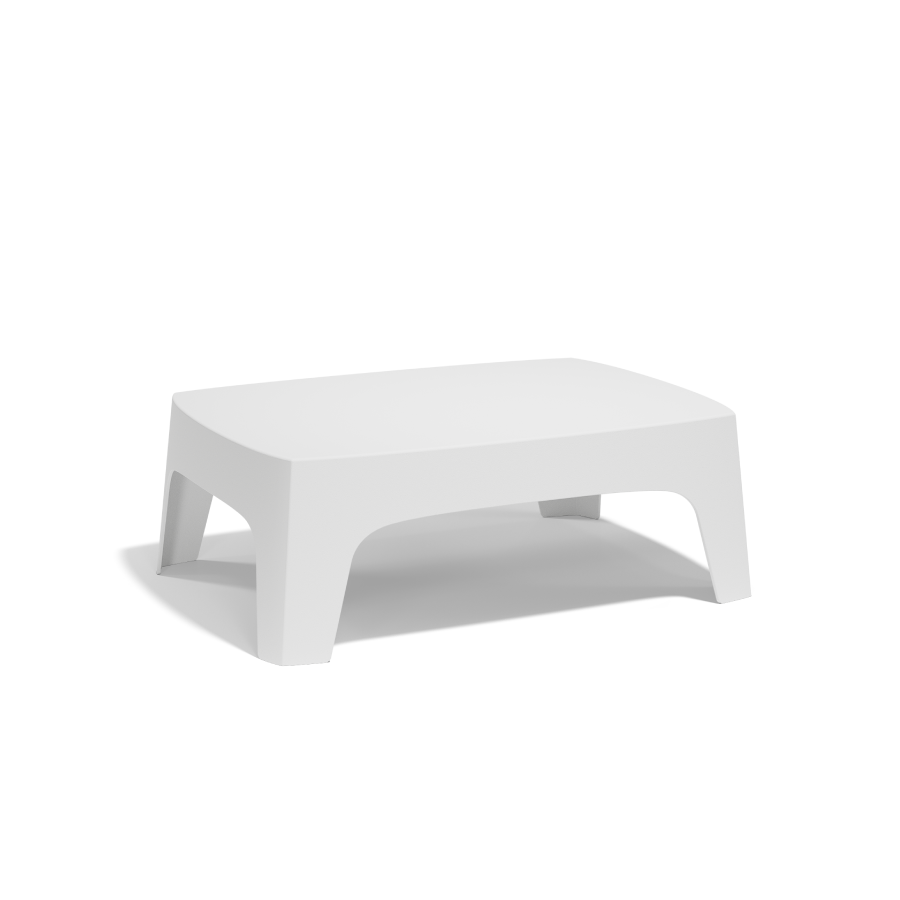 Mesa centro Solid Blanco para jardín de Vondom. Diseñado por Stefano Giovannoni, ligero y muy estable. Una colección funcional gracias a su diseño apilable. Cómpralo online en De Tropen la mayor tienda de muebles de exterior de Málaga.