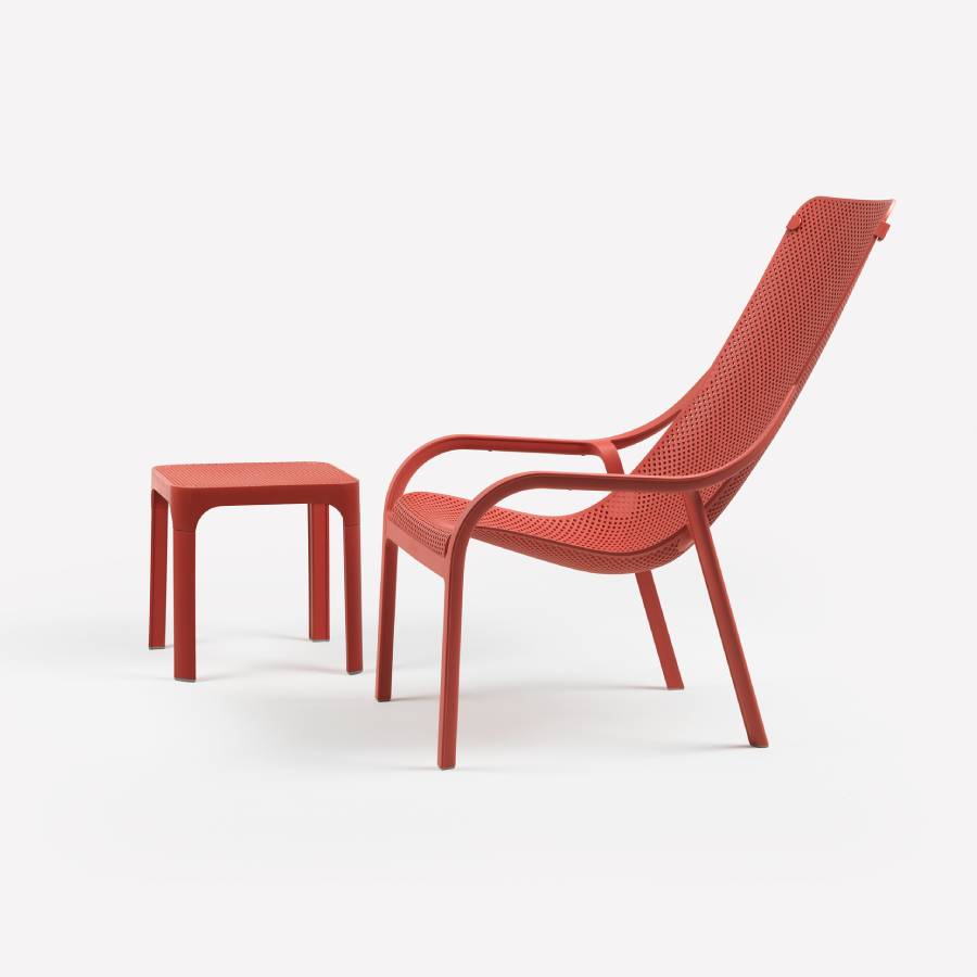 Mesa NET 40 Corallo de Nardi. Con el característico patrón calado de rombos de la serie NET. Cómpralo online en De Tropen la mayor tienda de muebles de jardín de Málaga.