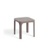 Mesa NET 40 Tortora de Nardi. Con el característico patrón calado de rombos de la serie NET. Cómpralo online en De Tropen la mayor tienda de muebles de jardín de Málaga.