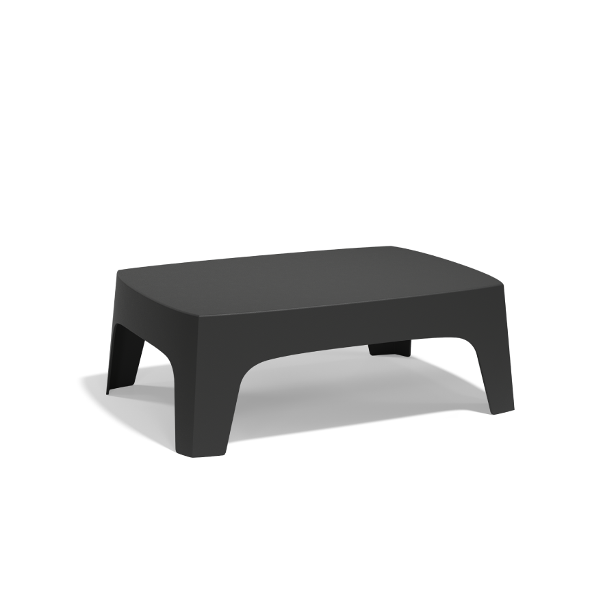 Mesa centro Solid Negra para jardín de Vondom. Diseñado por Stefano Giovannoni, ligero y muy estable. Una colección funcional gracias a su diseño apilable. Cómpralo online en De Tropen la mayor tienda de muebles de exterior de Málaga.