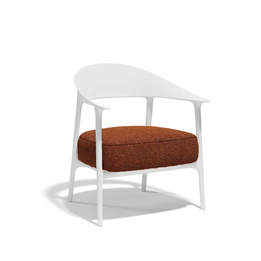 Silla baja Africa Blanco Clay para jardín de Vondom. Diseñado por Eugeni Quitllet, ligero y muy estable. Foto de producto sobre fondo blanco. Cómpralo online en De Tropen la mayor tienda de muebles de exterior de Málaga.