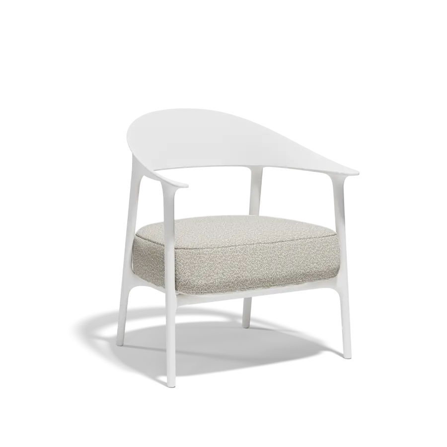 Silla baja Africa Blanco Ecru para jardín de Vondom. Diseñado por Eugeni Quitllet, ligero y muy estable. Foto de producto sobre fondo blanco. Cómpralo online en De Tropen la mayor tienda de muebles de exterior de Málaga.