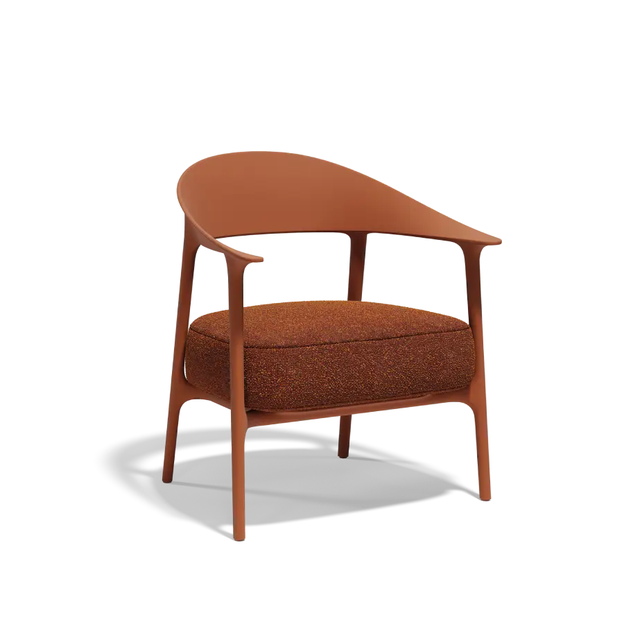 Silla baja Africa Clay para jardín de Vondom. Diseñado por Eugeni Quitllet, ligero y muy estable. Foto de producto sobre fondo blanco. Cómpralo online en De Tropen la mayor tienda de muebles de exterior de Málaga.