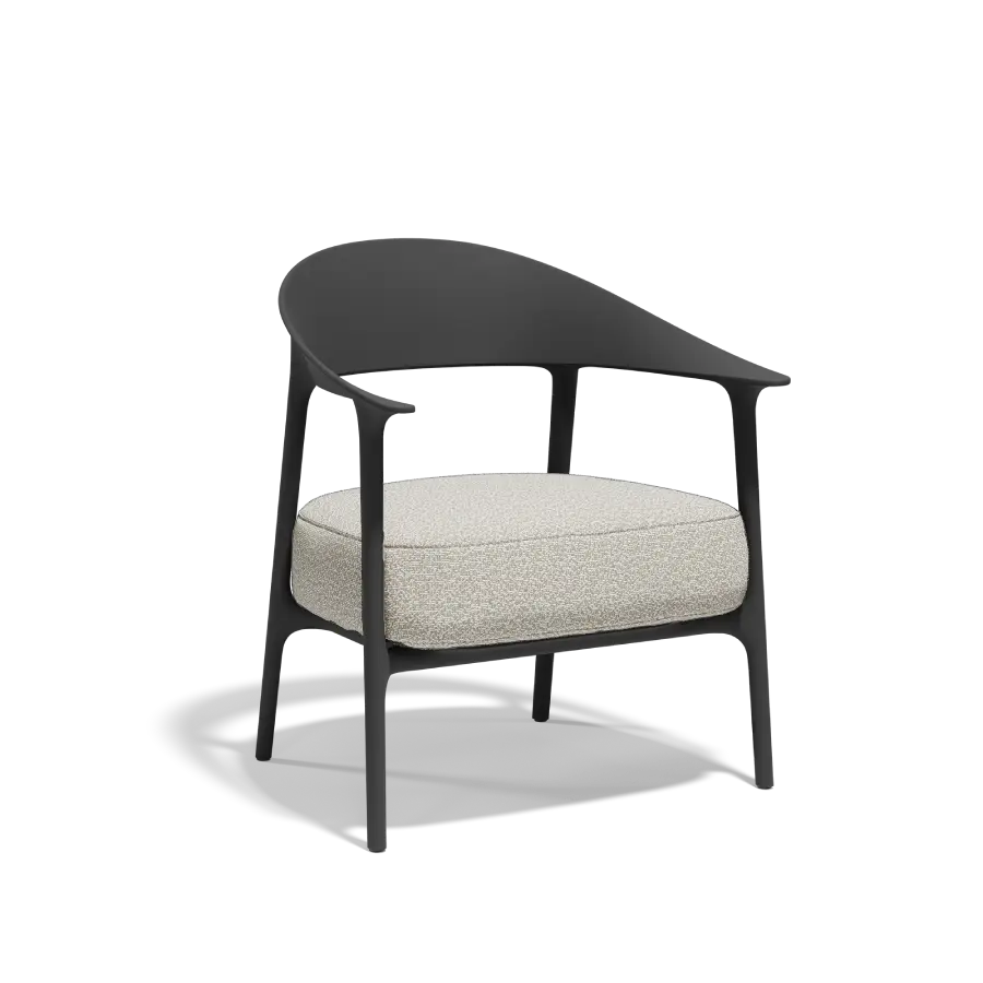 Silla baja Africa Negro Ecru para jardín de Vondom. Diseñado por Eugeni Quitllet, ligero y muy estable. Foto de producto sobre fondo blanco. Cómpralo online en De Tropen la mayor tienda de muebles de exterior de Málaga.