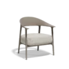 Silla baja Africa Tortora Ecru para jardín de Vondom. Diseñado por Eugeni Quitllet, ligero y muy estable. Foto de producto sobre fondo blanco. Cómpralo online en De Tropen la mayor tienda de muebles de exterior de Málaga.