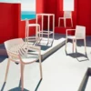 Foto ambiente Serie Spritz de Vondom. Con el característico patrón de lamas de la serie Spritz. Cómpralo online en De Tropen la mayor tienda de muebles de jardín de Málaga.