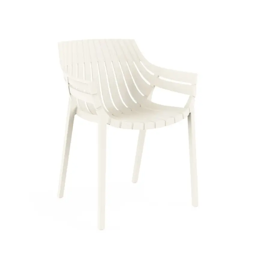 Silla reposabrazos Spritz Blanca de Vondom. Con el característico patrón de lamas de la serie Spritz. Cómpralo online en De Tropen la mayor tienda de muebles de jardín de Málaga.