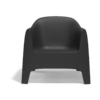 Sillón Solid Negro para jardín de Vondom. Diseñado por Stefano Giovannoni, ligero y muy estable. Una colección funcional gracias a su diseño apilable. Cómpralo online en De Tropen la mayor tienda de muebles de exterior de Málaga.