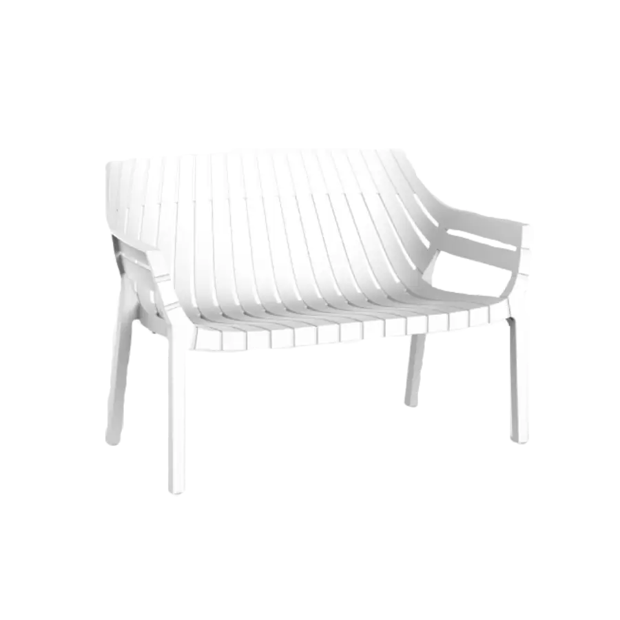 Sofá Spritz jardín Blanco de Vondom. Con el característico patrón de lamas de la serie Spritz. Cómpralo online en De Tropen la mayor tienda de muebles de jardín de Málaga.