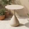 Mesa centro Otto Kind. Foto de producto sobre fondo ambiente. Cómpralo online en De Tropen la mayor tienda de muebles de exterior de Málaga.