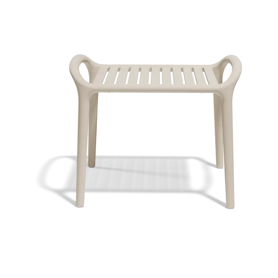 Mesa Ibiza ecru de Vondom. Ligera y muy estable. Foto de producto sobre fondo blanco. Cómpralo online en De Tropen la mayor tienda de muebles de exterior de Málaga.