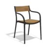 Silla Madison negro de Vondom. Ligera y muy estable. Foto de producto sobre fondo blanco. Cómpralo online en De Tropen la mayor tienda de muebles de exterior de Málaga.