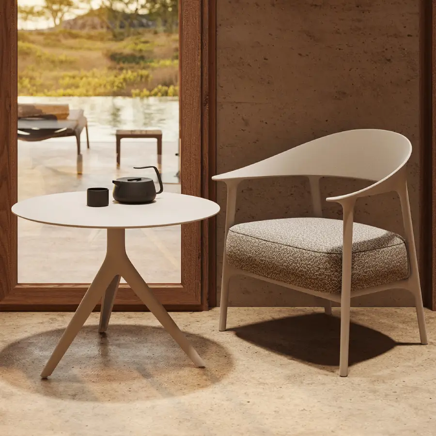 Serie Africa para jardín de Vondom. Diseñado por Eugeni Quitllet, ligero y muy estable. Foto de producto sobre fondo blanco. Cómpralo online en De Tropen la mayor tienda de muebles de exterior de Málaga.